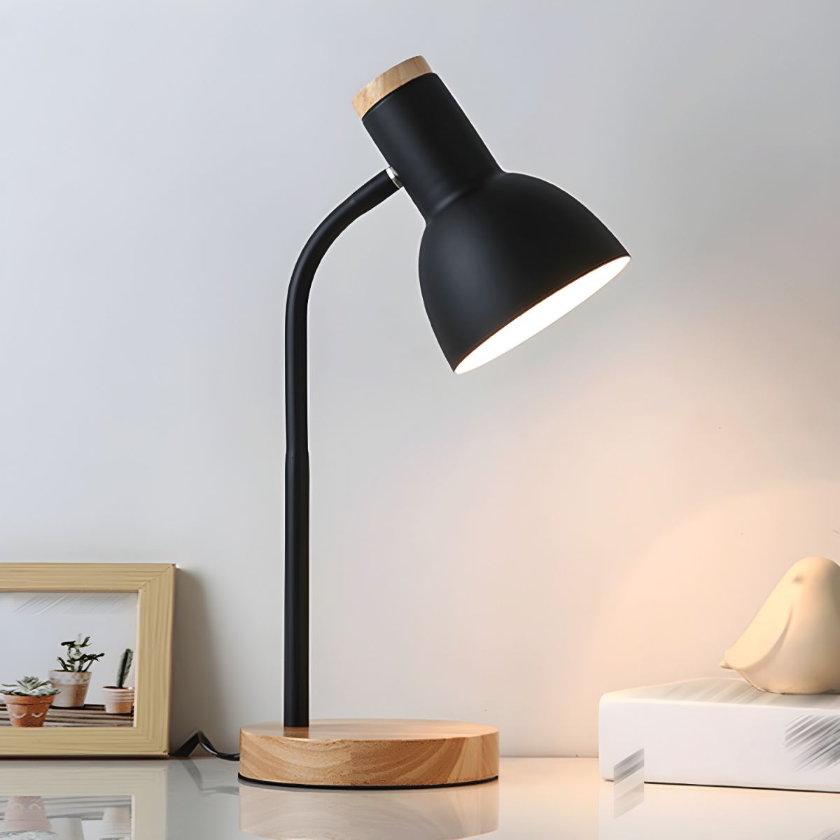 Lampe de table nordique avec base en bois et abat-jour réglable