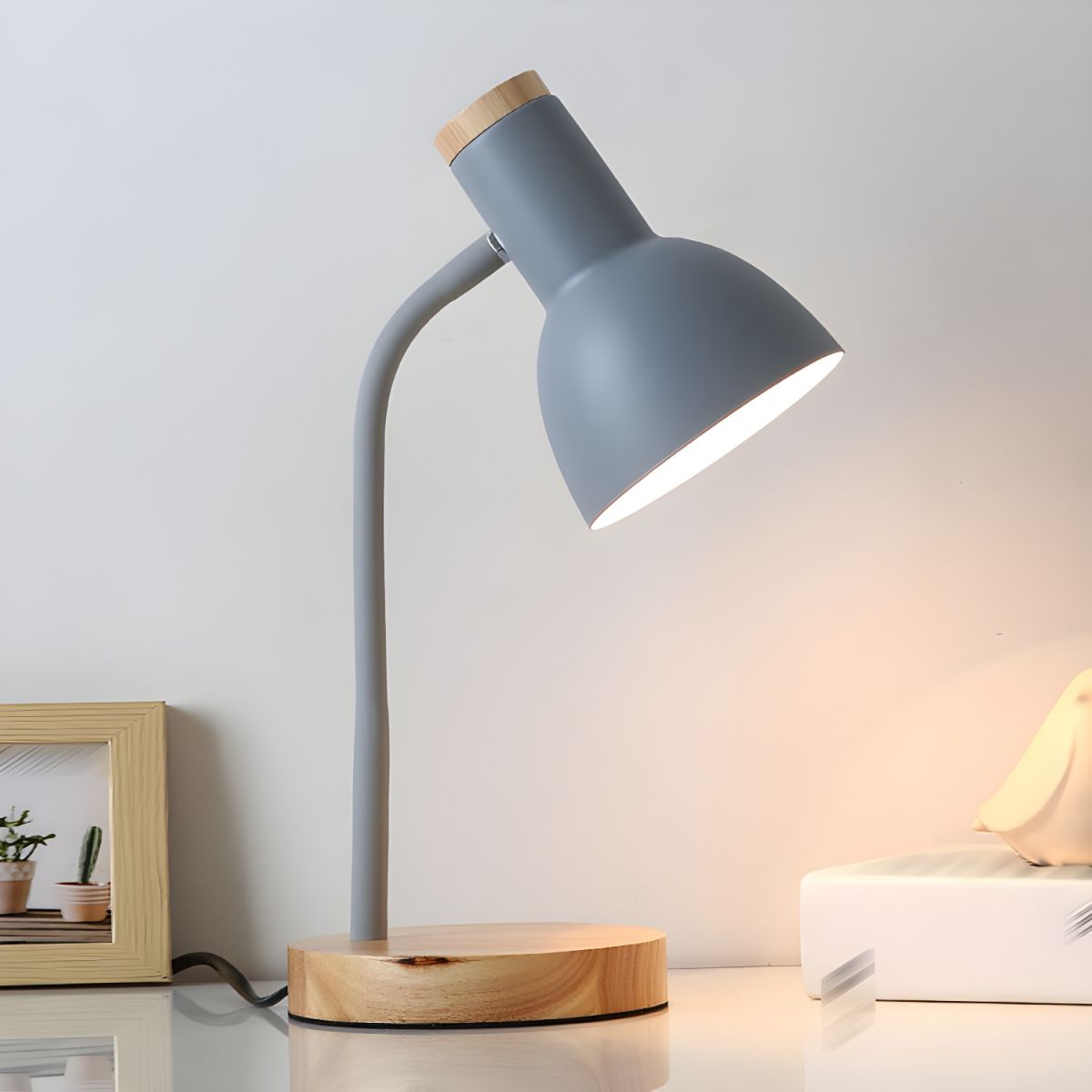 Lampe de table nordique avec base en bois et abat-jour réglable