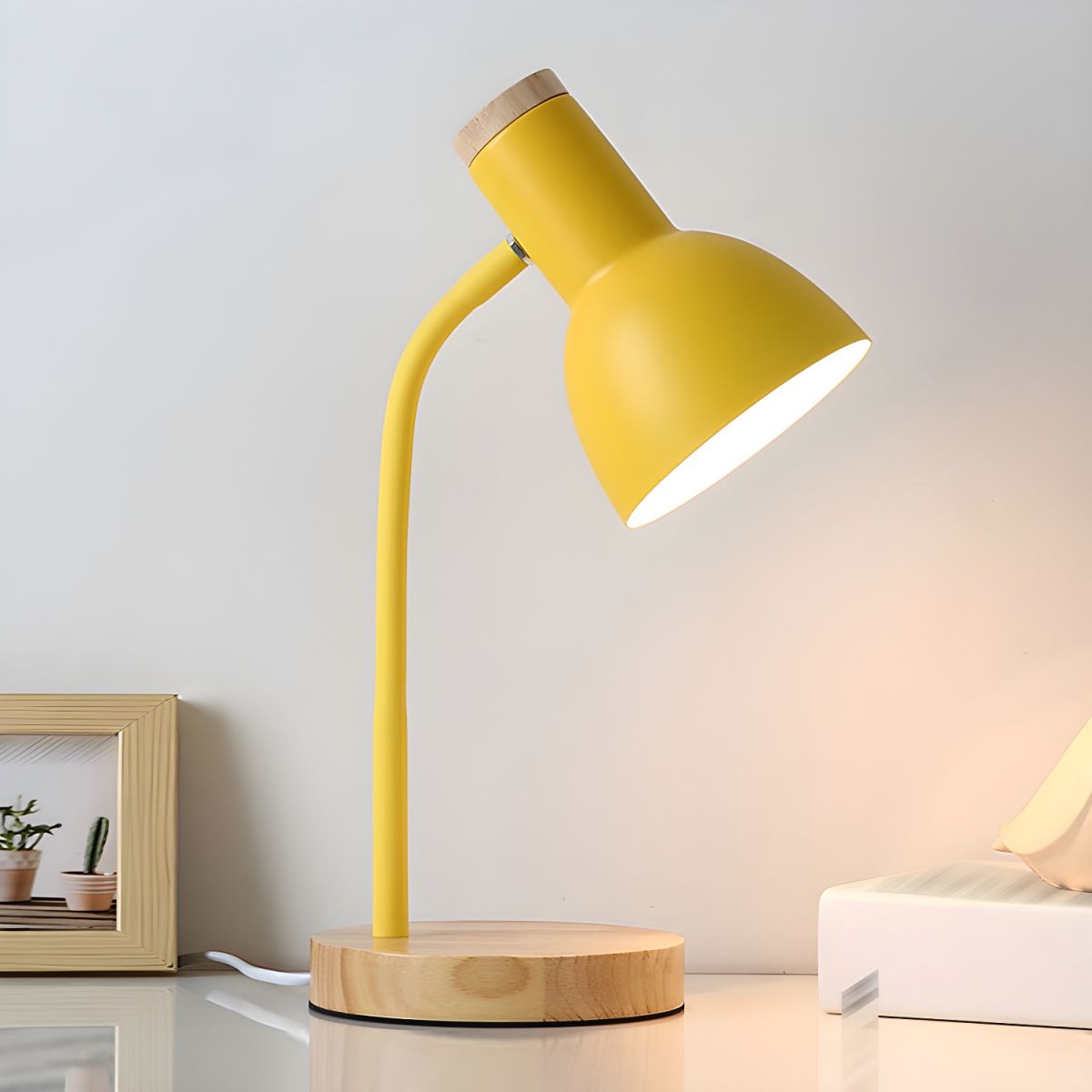 Lampe de table nordique avec base en bois et abat-jour réglable