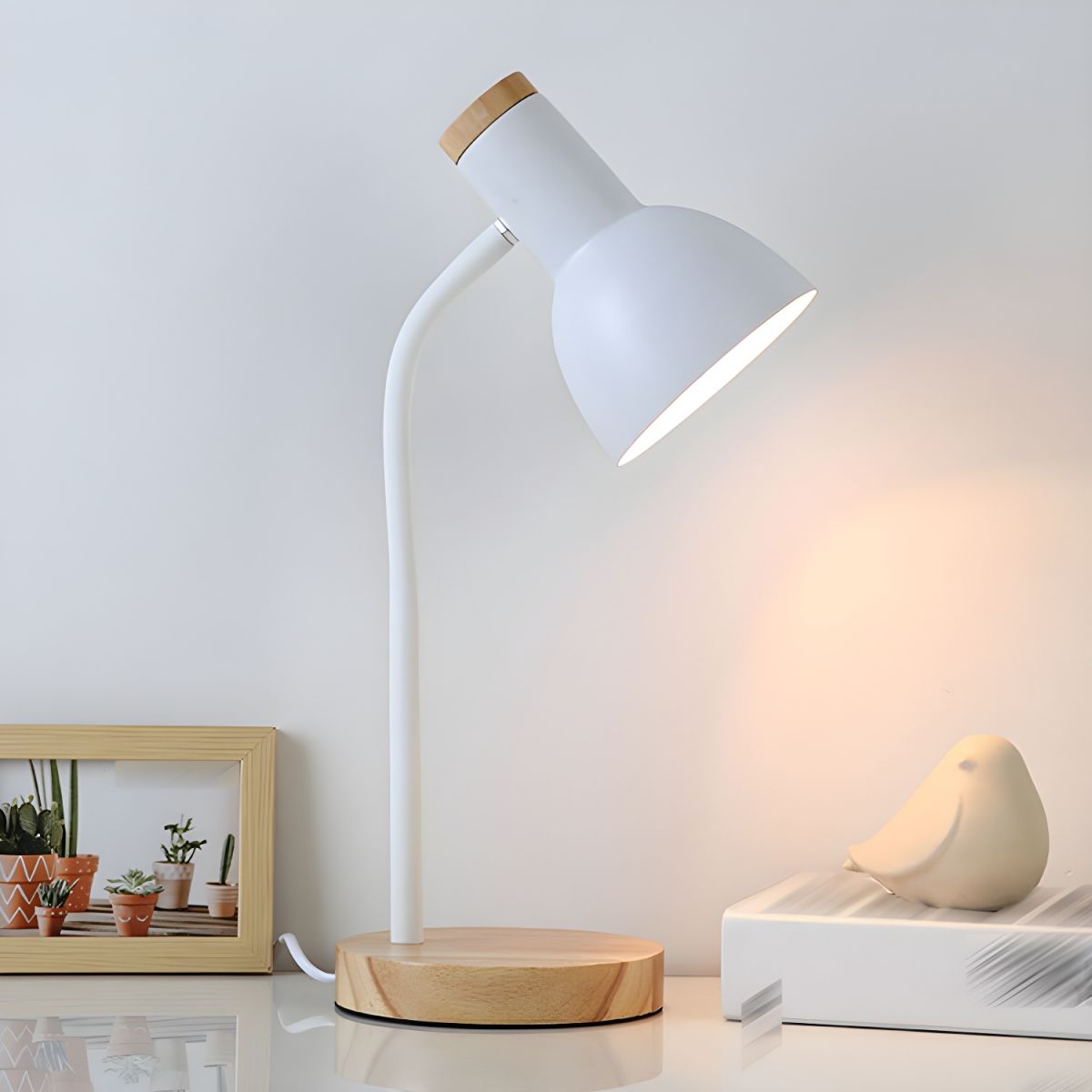 Lampe de table nordique avec base en bois et abat-jour réglable