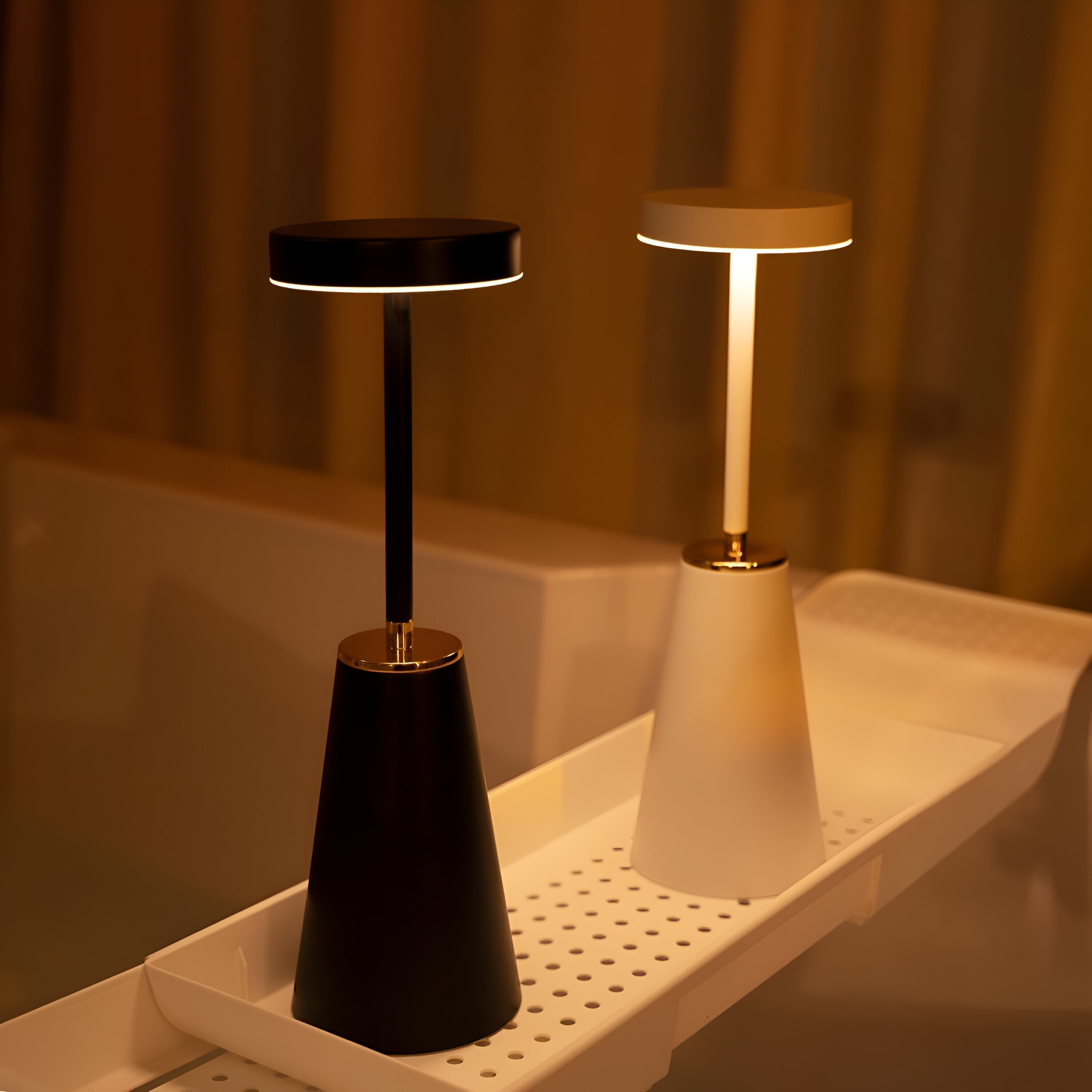 Oplaadbare LED-bureaulamp met kegelvormige standaard