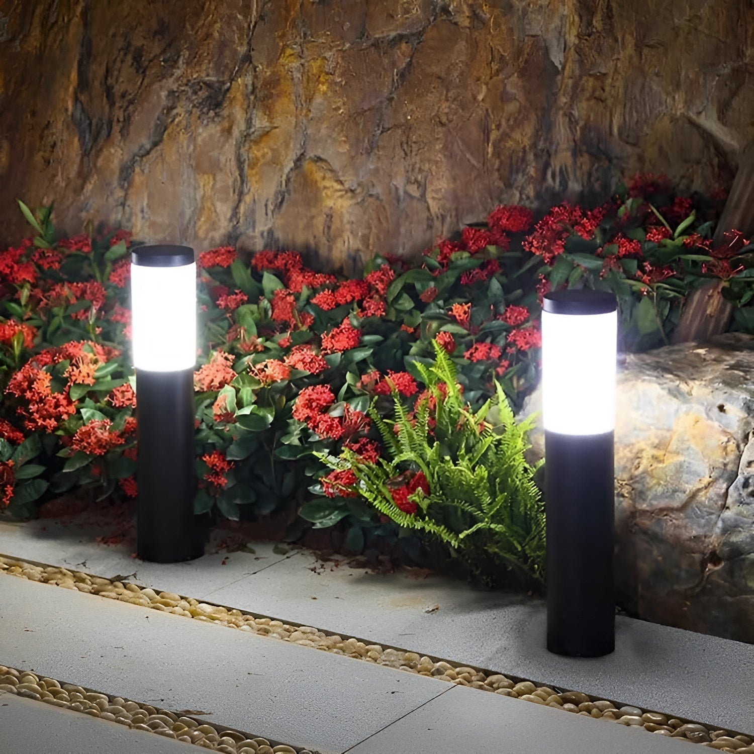 Zonne-tuinlamp met ronde matglazen cilinderkap