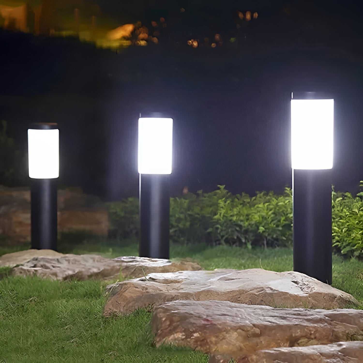 Zonne-tuinlamp met ronde matglazen cilinderkap