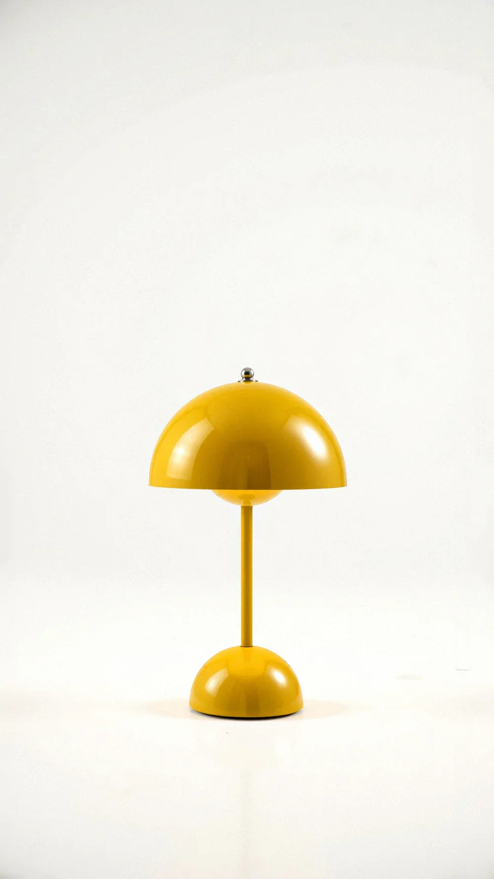 Minimalist Wireless Table Lamp