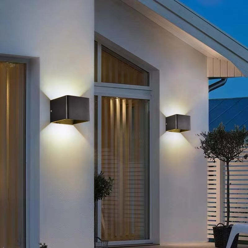Modern IP65 Waterproof LED Outdoor Wall Light for Garden