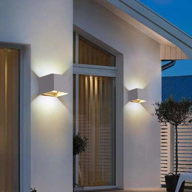 Modern IP65 Waterproof LED Outdoor Wall Light for Garden