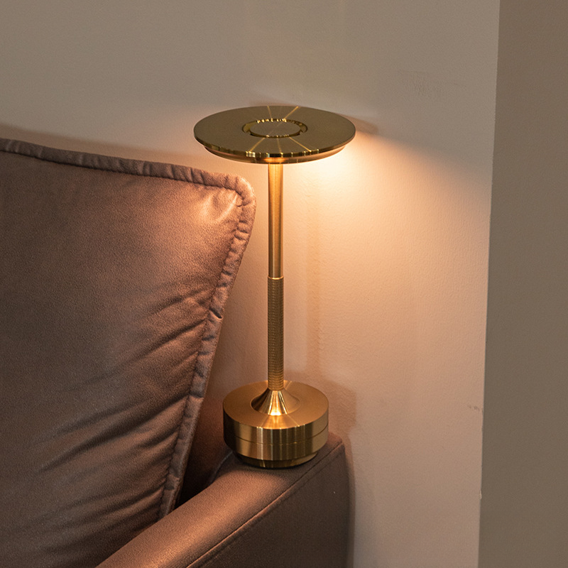 Wireless table lamp with circular metal shade