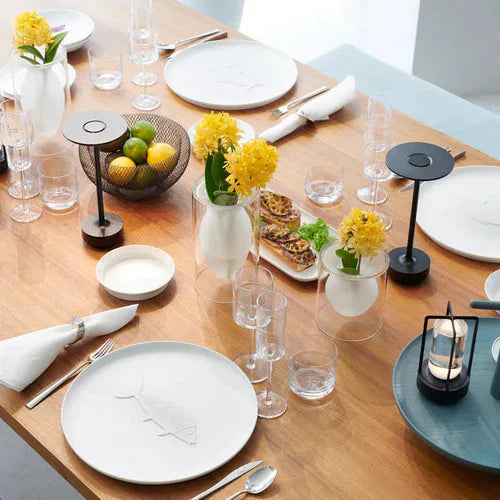 Wireless table lamp with circular metal shade