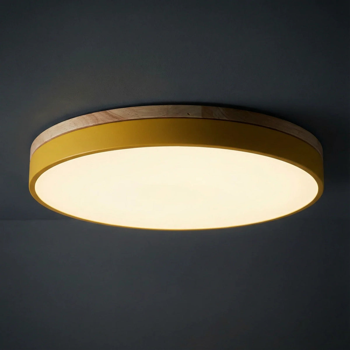 Ledplafondlamp met houten rand voor de woonkamer