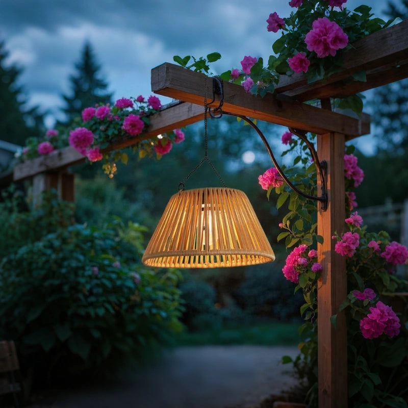Zonnehangende Tuinlantaarn Met Natuurlijke Geweven Schaduw