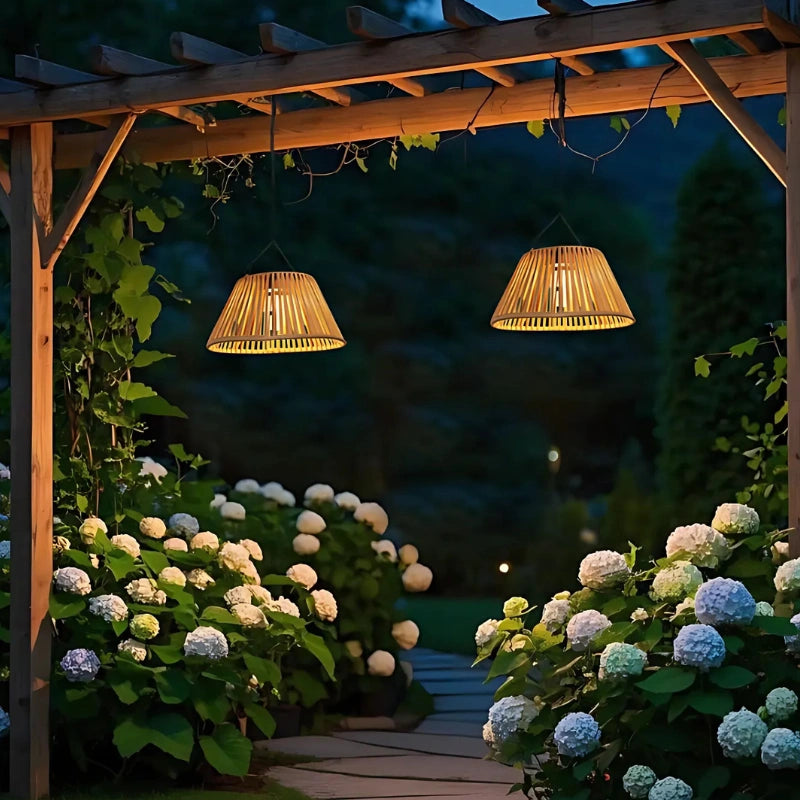 Zonnehangende Tuinlantaarn Met Natuurlijke Geweven Schaduw