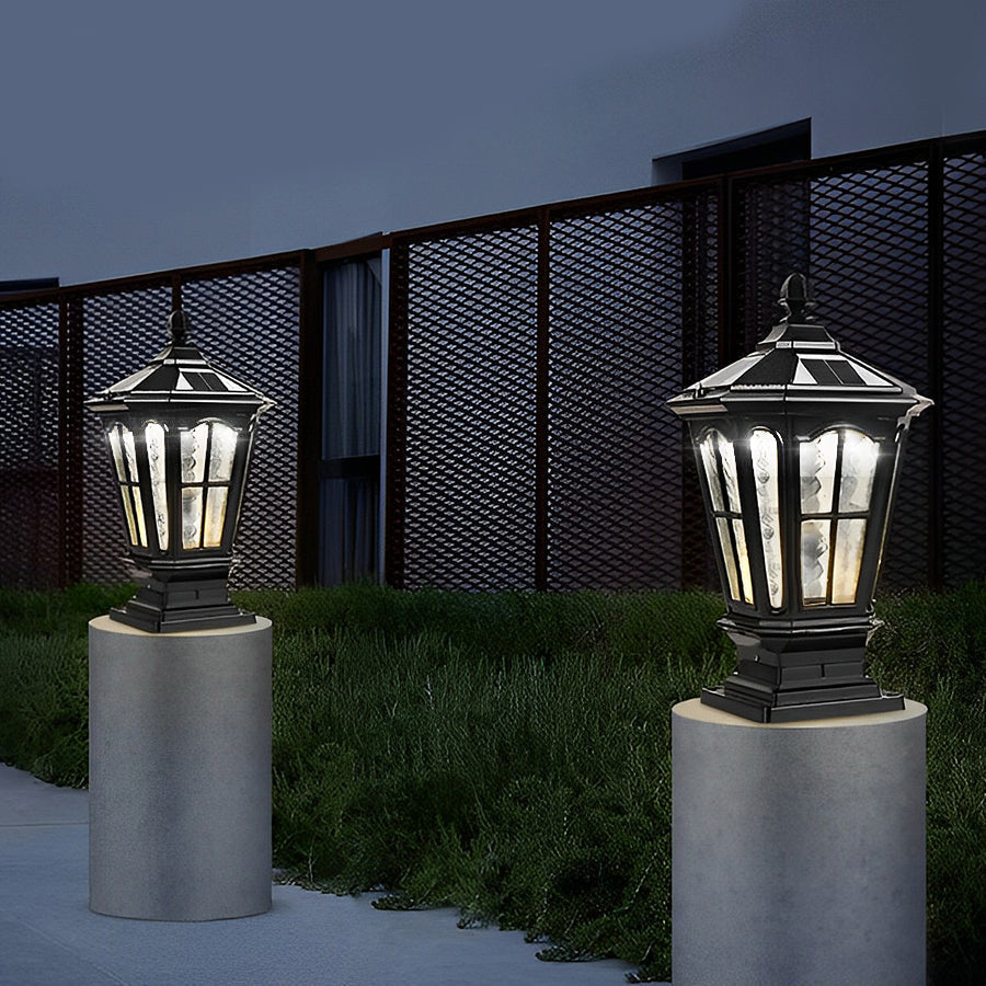 Solar Outdoor Post Light with Classic Lantern Design