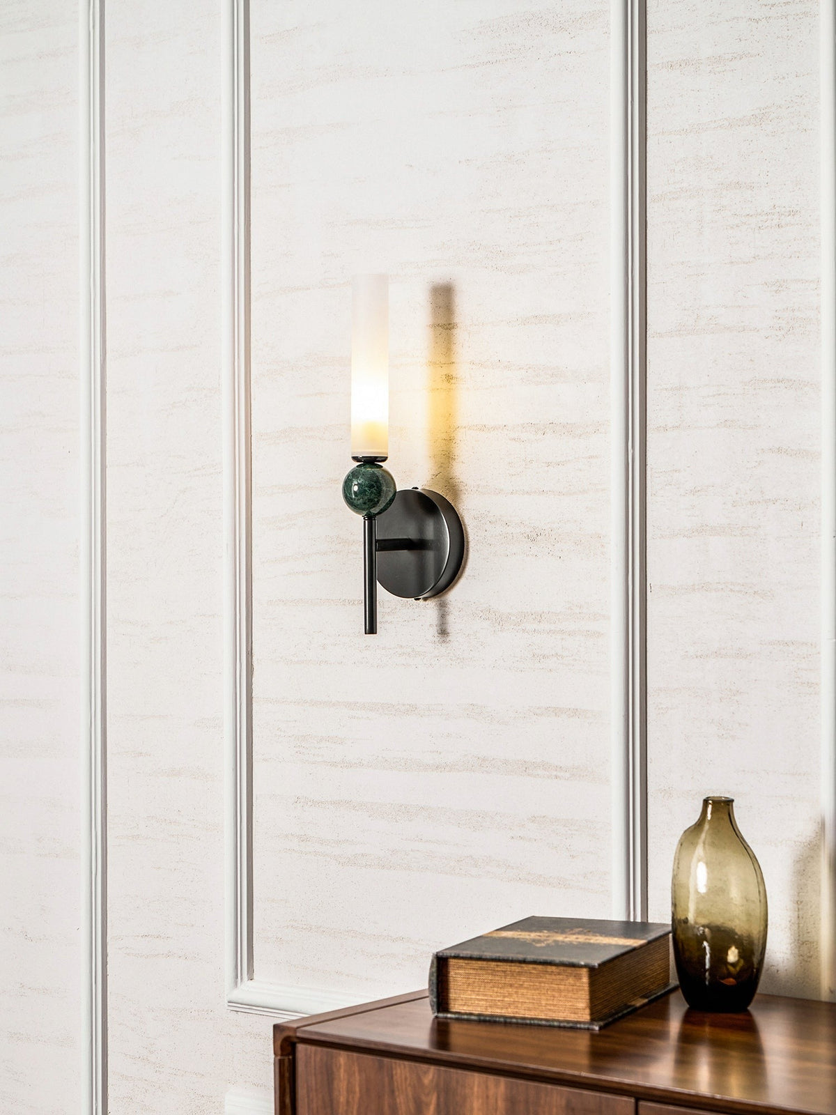 Applique murale moderne en marbre avec cadre en laiton massif