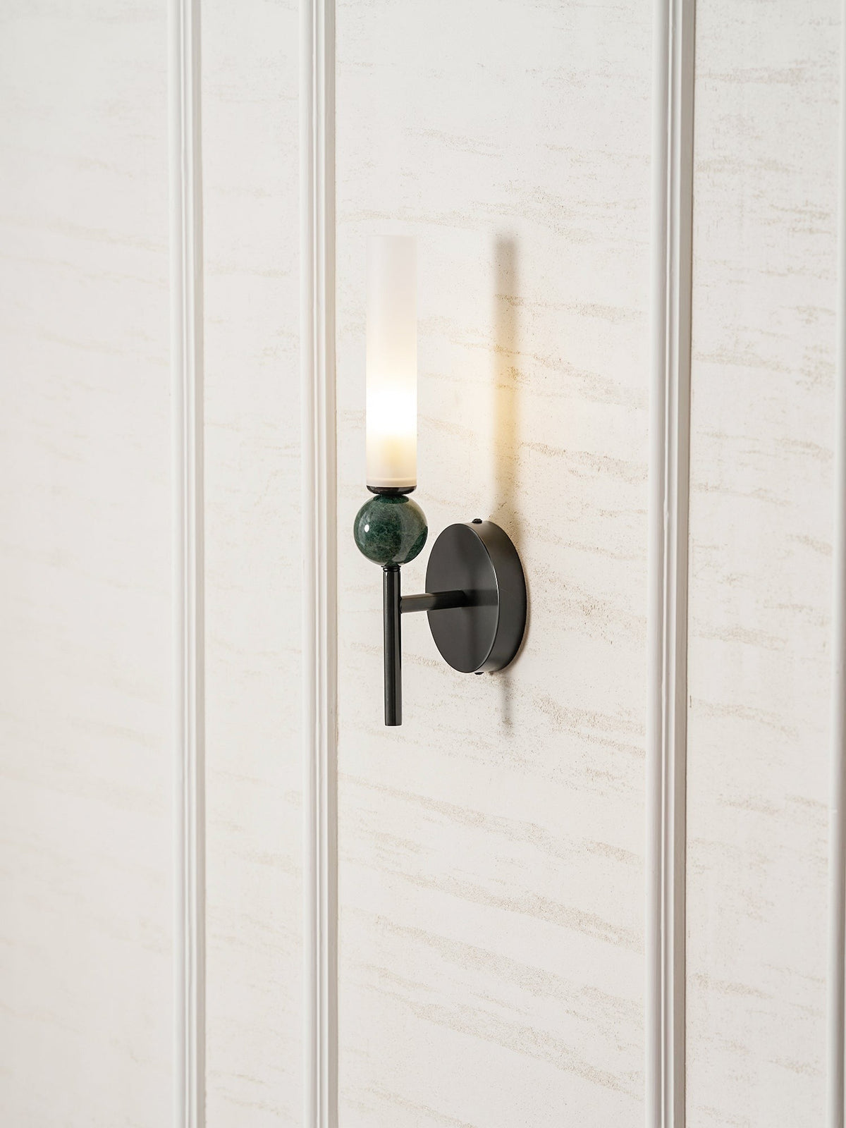 Applique murale moderne en marbre avec cadre en laiton massif