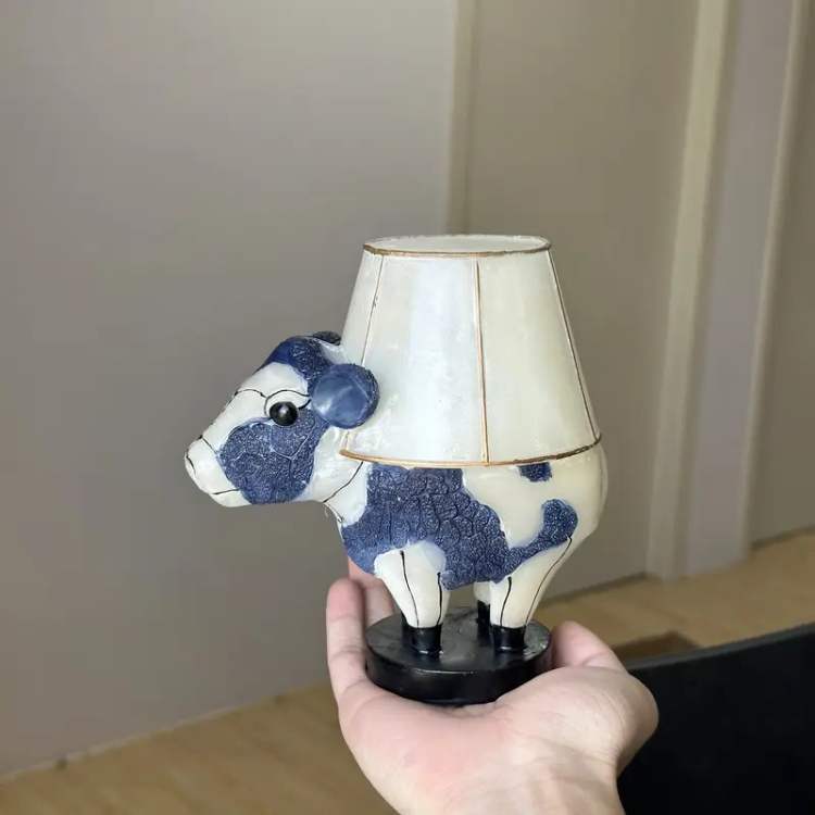 Koevormige LED Tafellamp met Stoffen Schaduw