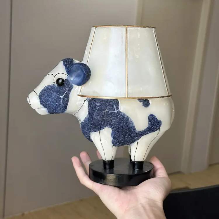 Koevormige LED Tafellamp met Stoffen Schaduw