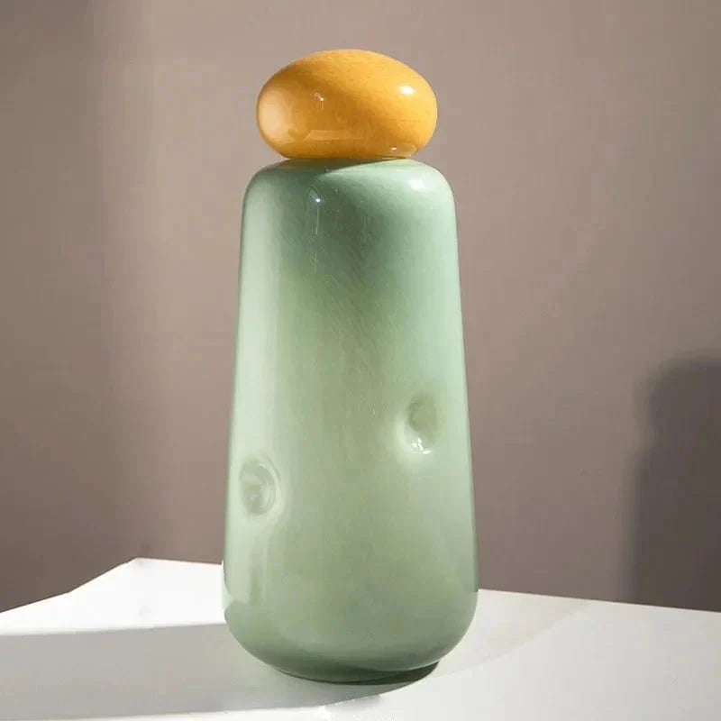 Ornement de Noël en verre coloré avec galets empilés