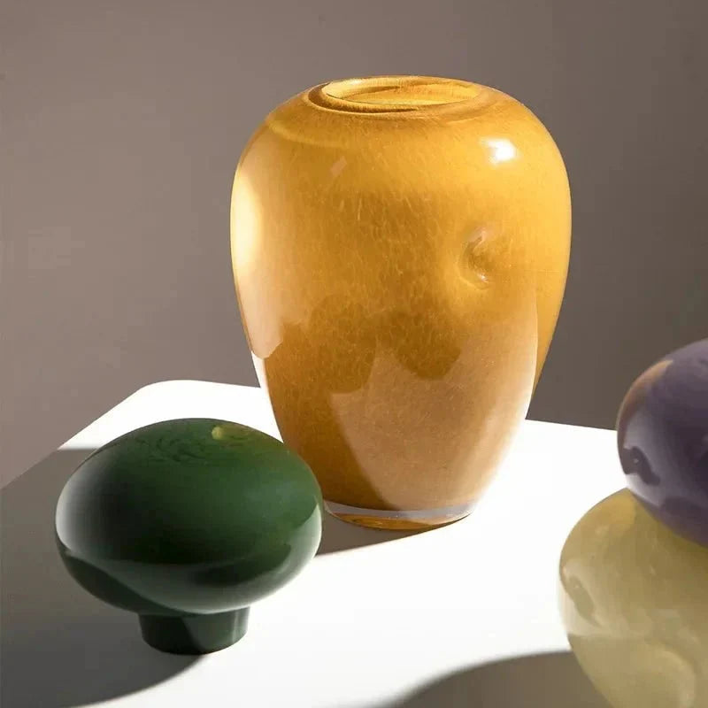 Ornement de Noël en verre coloré avec galets empilés