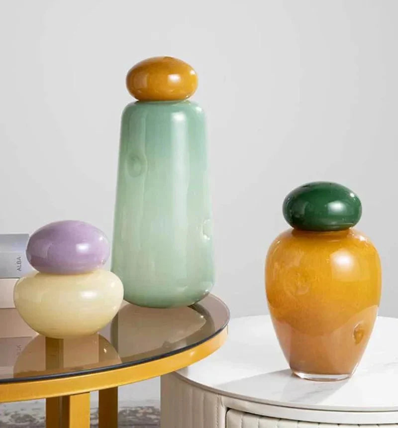 Ornement de Noël en verre coloré avec galets empilés