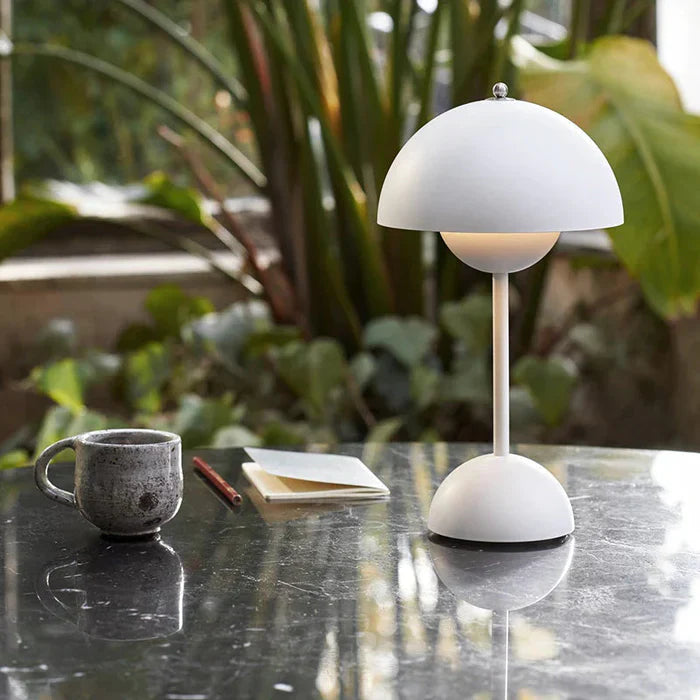 Minimalist Wireless Table Lamp