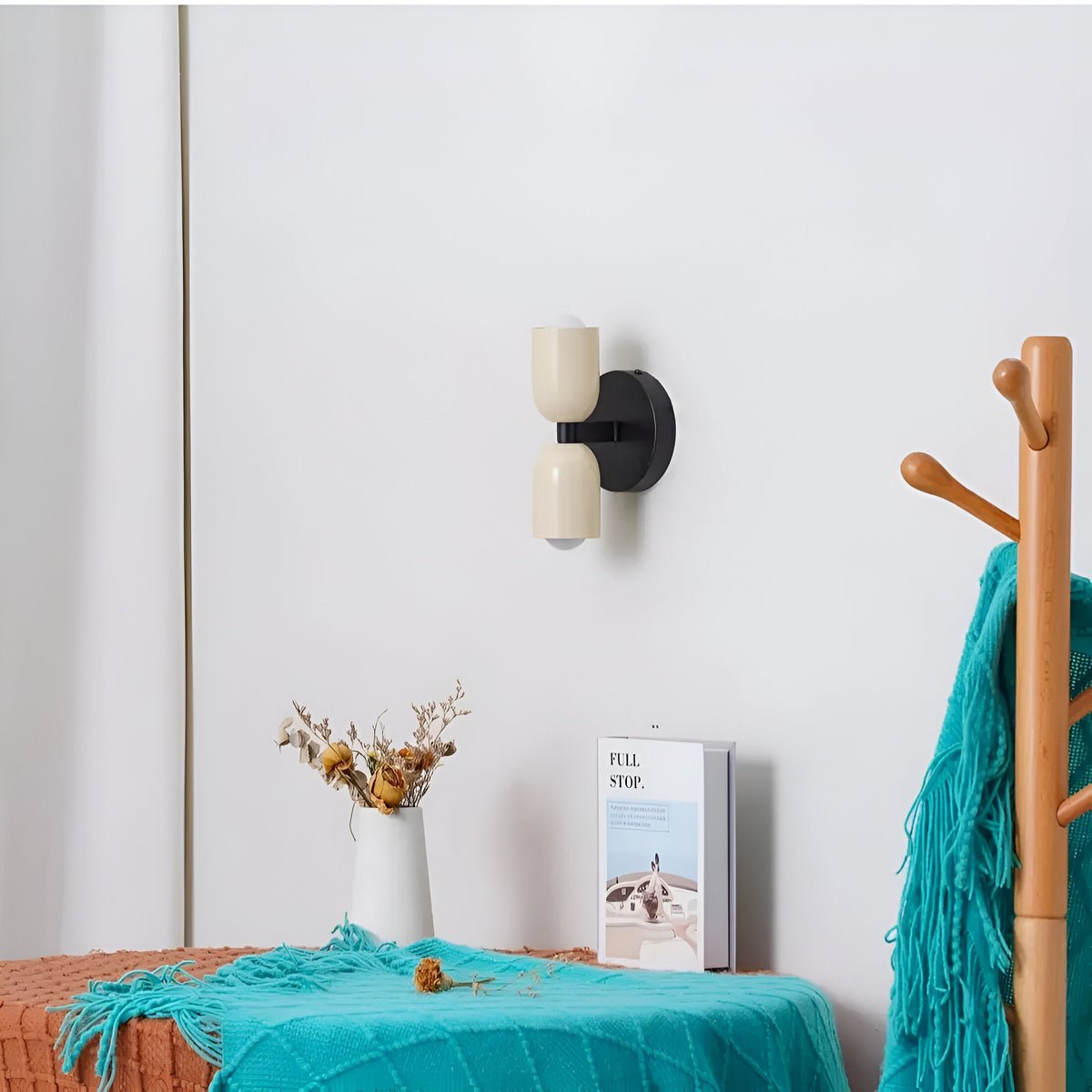 Noordse wandlamp van ijzer met dubbele lichtbron voor de woonkamer
