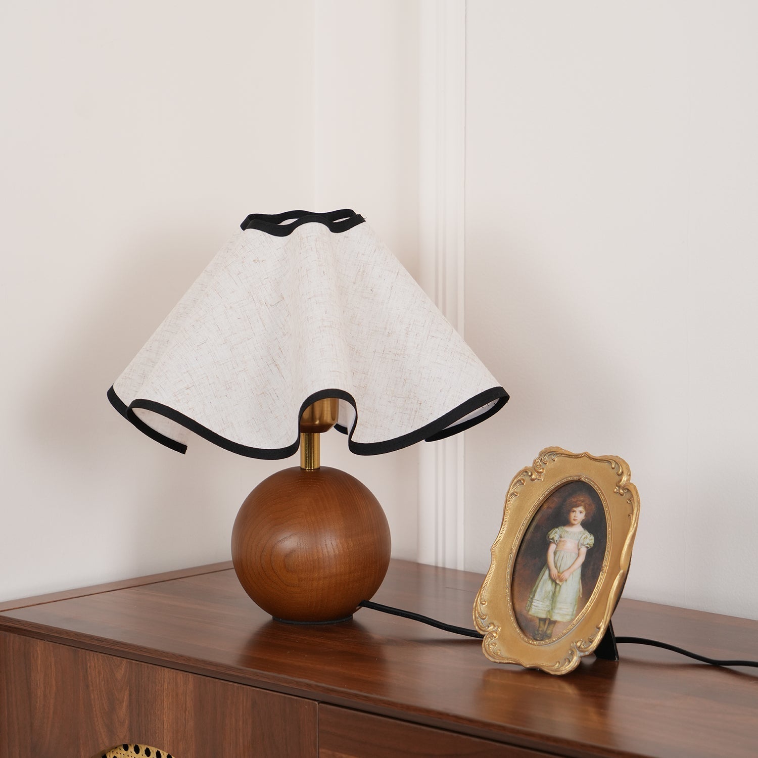 Elegant Wave Shade Table Lamp