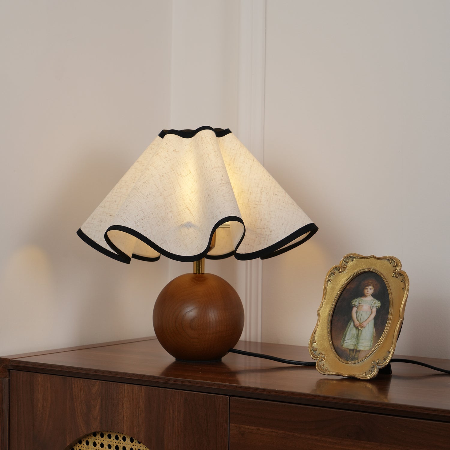 Elegant Wave Shade Table Lamp